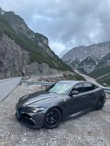 Alfa Romeo Giulia Quadrifoglio MWSt Sparco Akrapovic - Alfa Romeo Giulia: Quadrifoglio