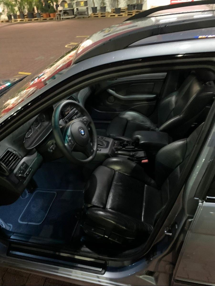 BMW 320 2004 — interior