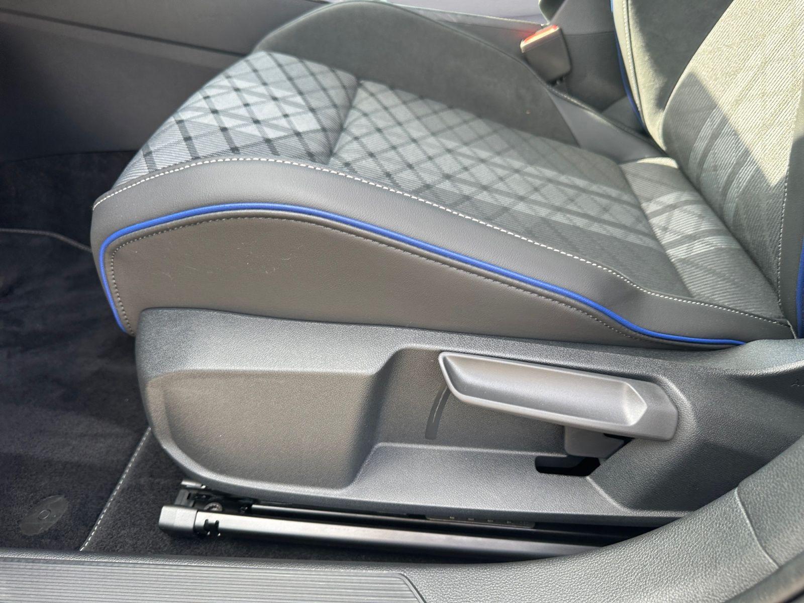 Volkswagen Golf 1.5 eTSI DSG R-Line BlackStyle AHK Navi HUD, миниатюра 20