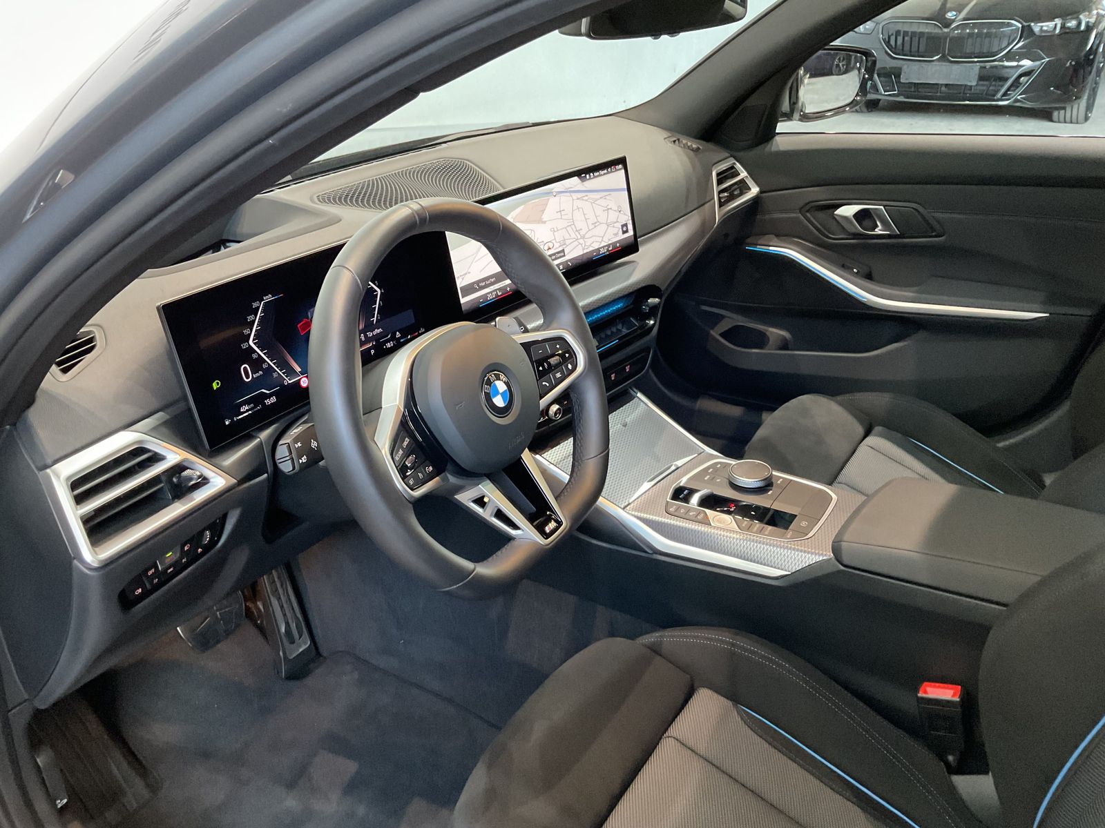 Fahrzeugabbildung BMW 330i xDrive | M Sportpaket pro | Panorama-Glasda
