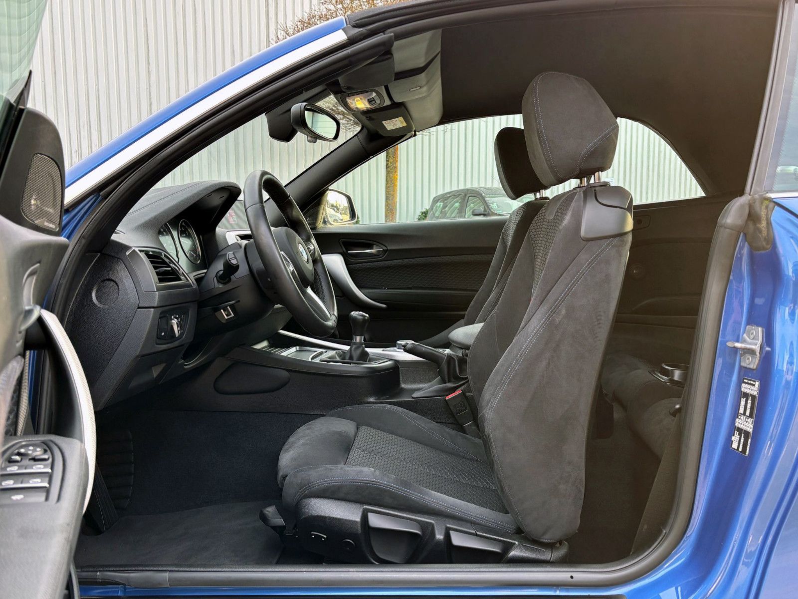 Fahrzeugabbildung BMW 218i Cabrio M-Sport LED PDC SHZ NAV H&K BT LHZ