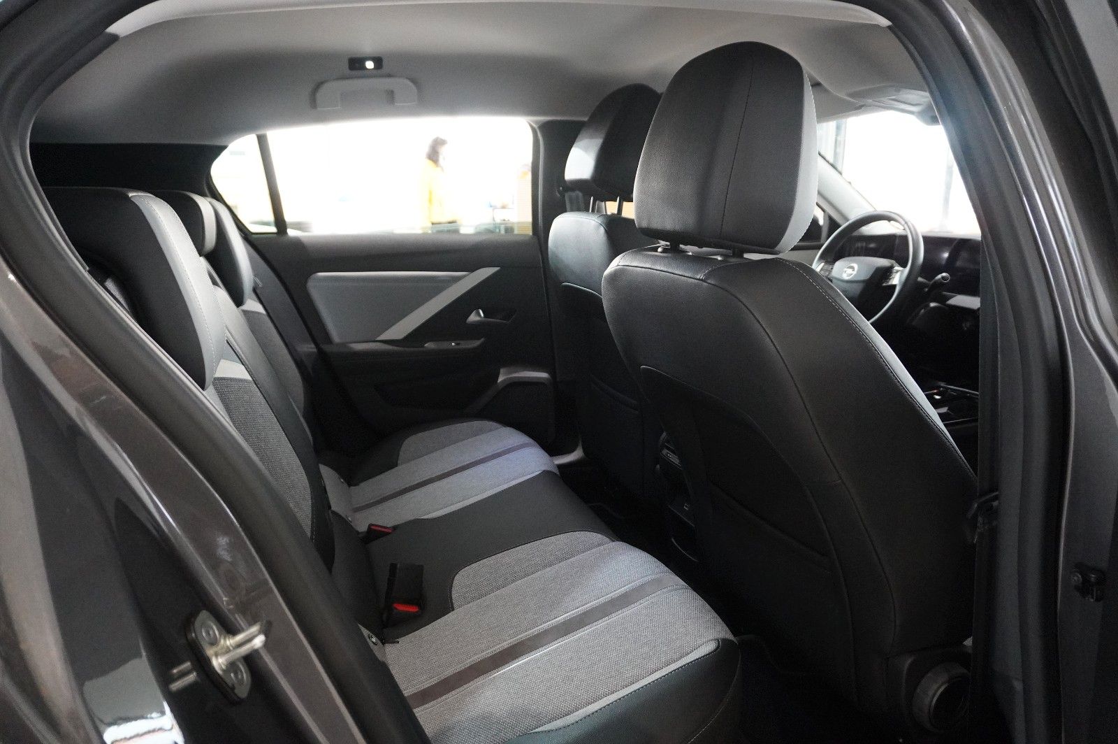 Fahrzeugabbildung Opel Astra L Lim. 1.2T ELEGANCE NAVI/LED/KAMERA/SPORT