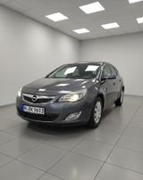 Opel Astra J 1.4 Turbo Sport |Xenon| Display - Opel Astra aus 2010: Turbo