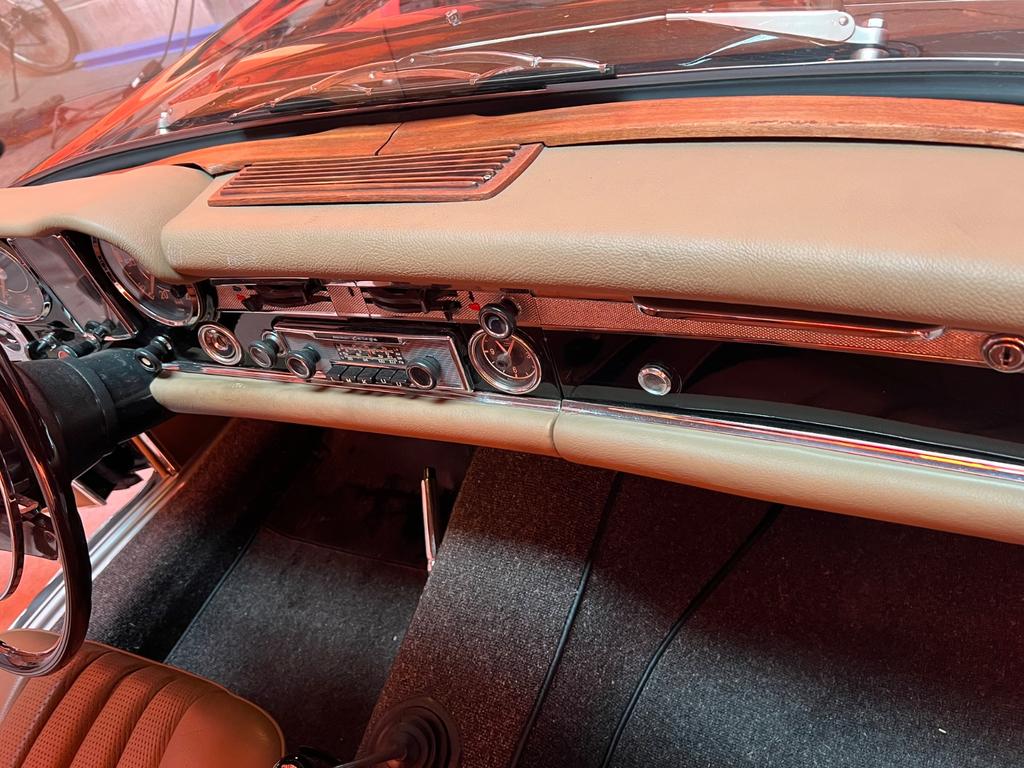 Mercedes-Benz SL 280