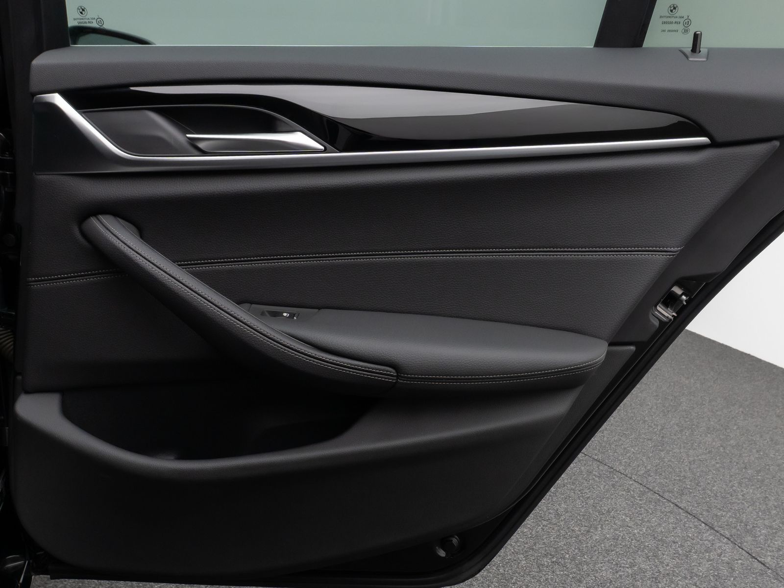 Fahrzeugabbildung BMW 530e xD Kamera Komfort DisplKey Alarm