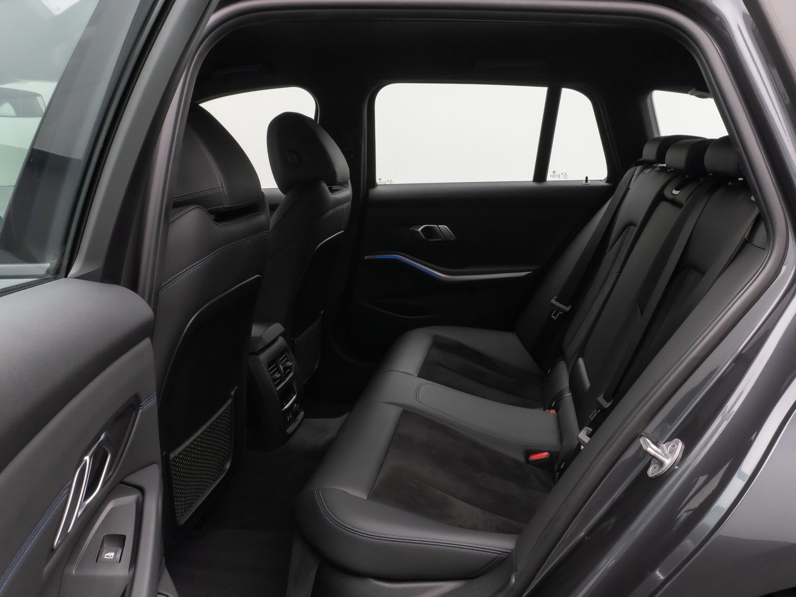 Fahrzeugabbildung BMW 330d M Sport HiFi Lenkradheiz AHK Komfort 18Zoll
