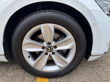 Bild 10 VW Passat Variant 2.0 TDI Elegance DSG AHK IQ.Light