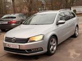 Volkswagen Passat Variant Highline BlueMotion. PDC. Leder - Volkswagen Passat Variant aus 2011: Highline