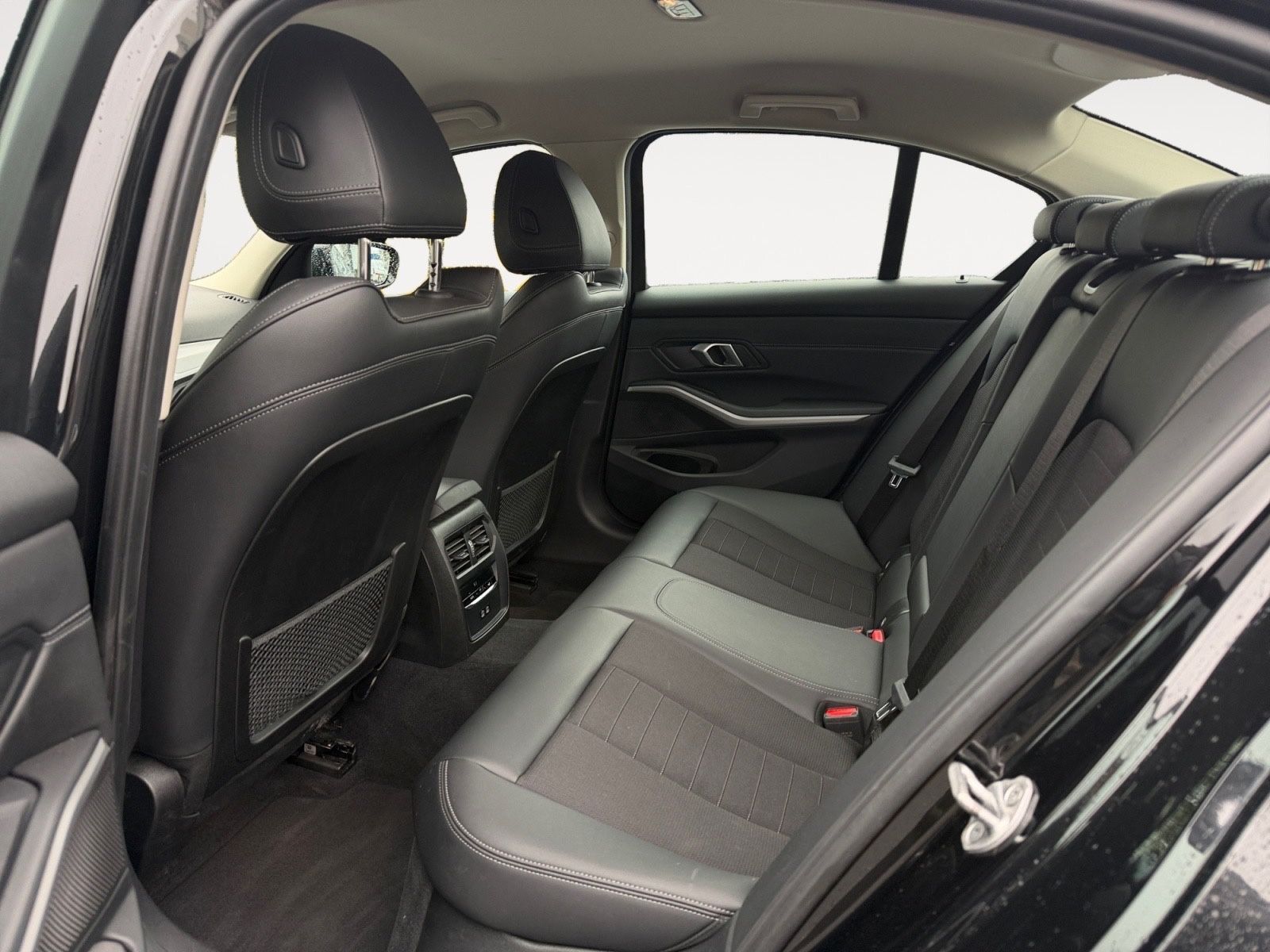 BMW 318 3 Limousine 318 i Navi Leder LED foto 10