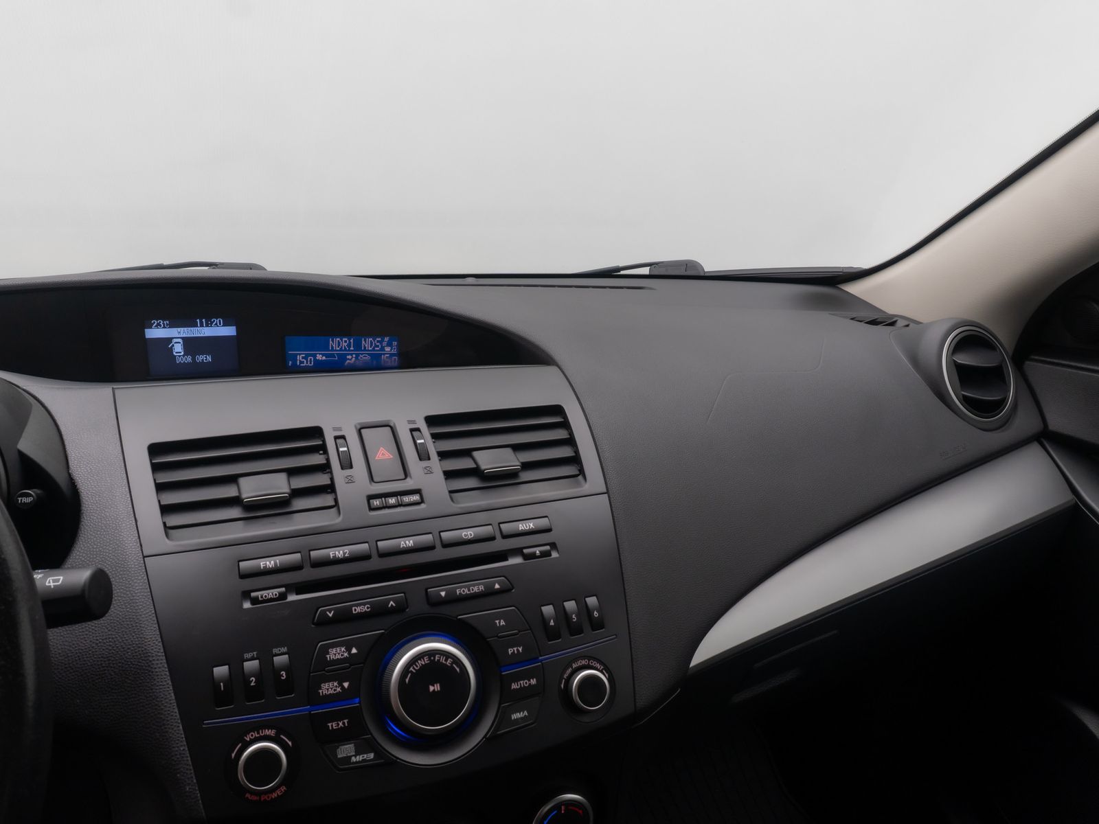 Fahrzeugabbildung Mazda 3 2.0 Edition HiFi GeschwindigReg PDC Totwinkel
