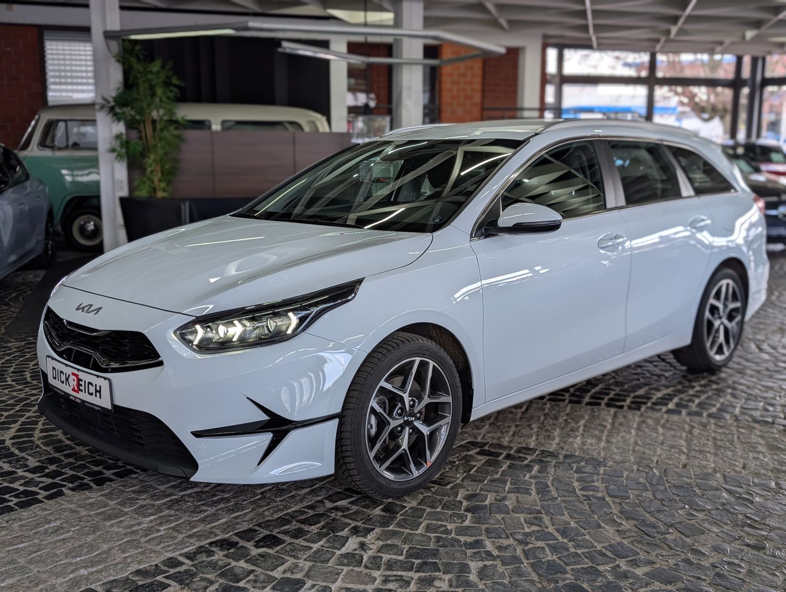 Fahrzeugabbildung Kia cee'd Sportswagon 1.5 Spirit SCC JBL KAM 7J Gar.