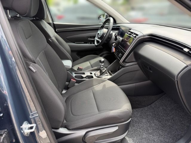 Fahrzeugabbildung Hyundai Tucson Select 2WD +KLIMA+NAVI+PDC+SHZ+TEMPOMAT+U