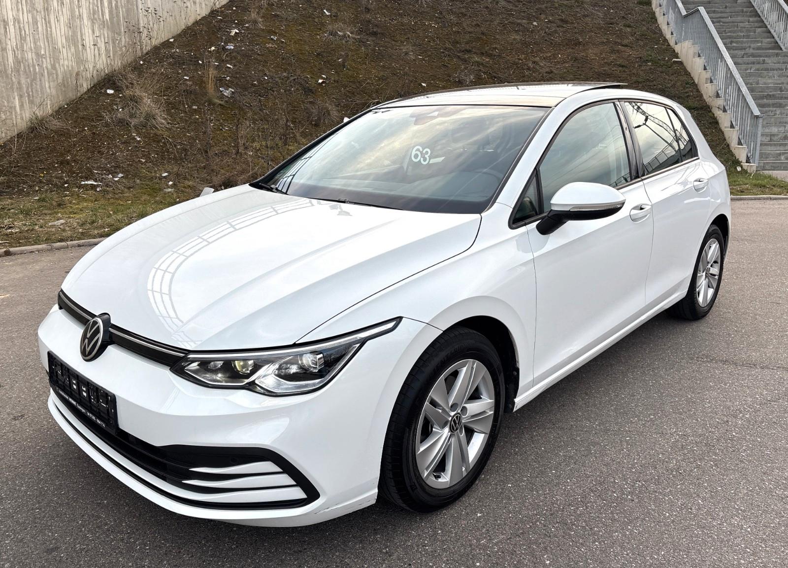 Volkswagen Golf VIII Lim. 1.5 TSI Matrix Pano Cam App Top