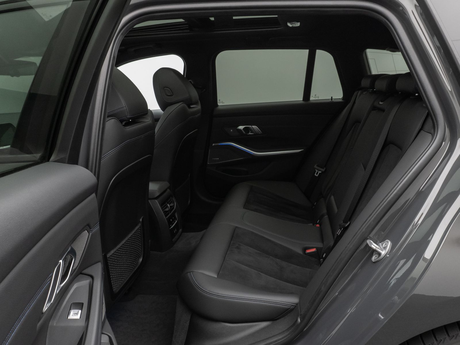 Fahrzeugabbildung BMW 320i M Sport Panorama Kamera DAB H/K AHK 19Zoll