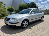 Volkswagen Passat Comfortline Family*AUTOMATIK*KLIMAAUT*SHZ - VW Passat Gebrauchtwagen in Aachen