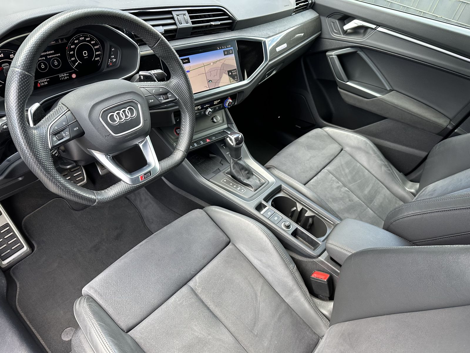 Fahrzeugabbildung Audi RSQ3 Quattro Black NAV+MATRIX+ACC+SONOS+VCOCK+PP