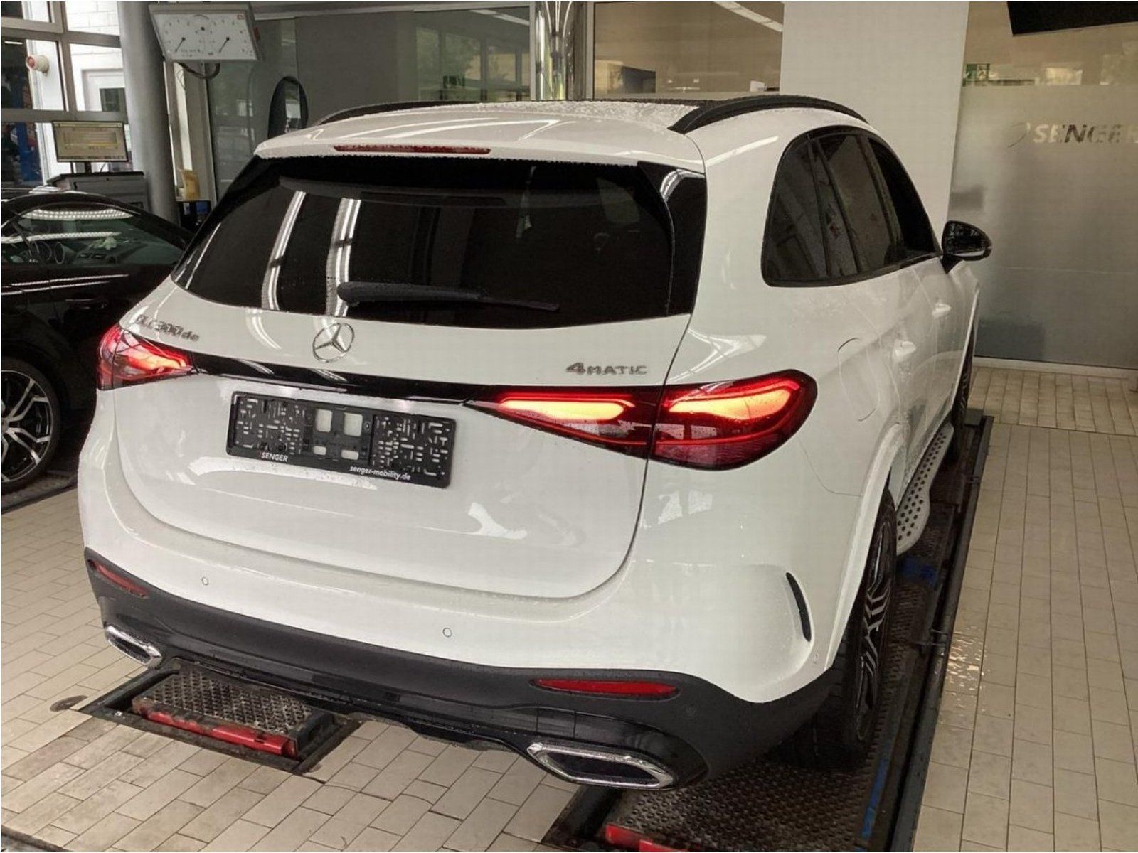 Fahrzeugabbildung Mercedes-Benz GLC300de AMG Advan+ AHK Pano DISTR Sitzklim Memo