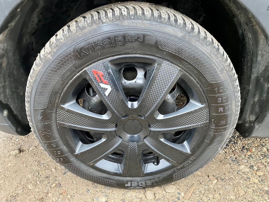 Fahrzeugabbildung Opel Crossland X 1.2 Selection AAC ISOFIX PDC SHZ GRA