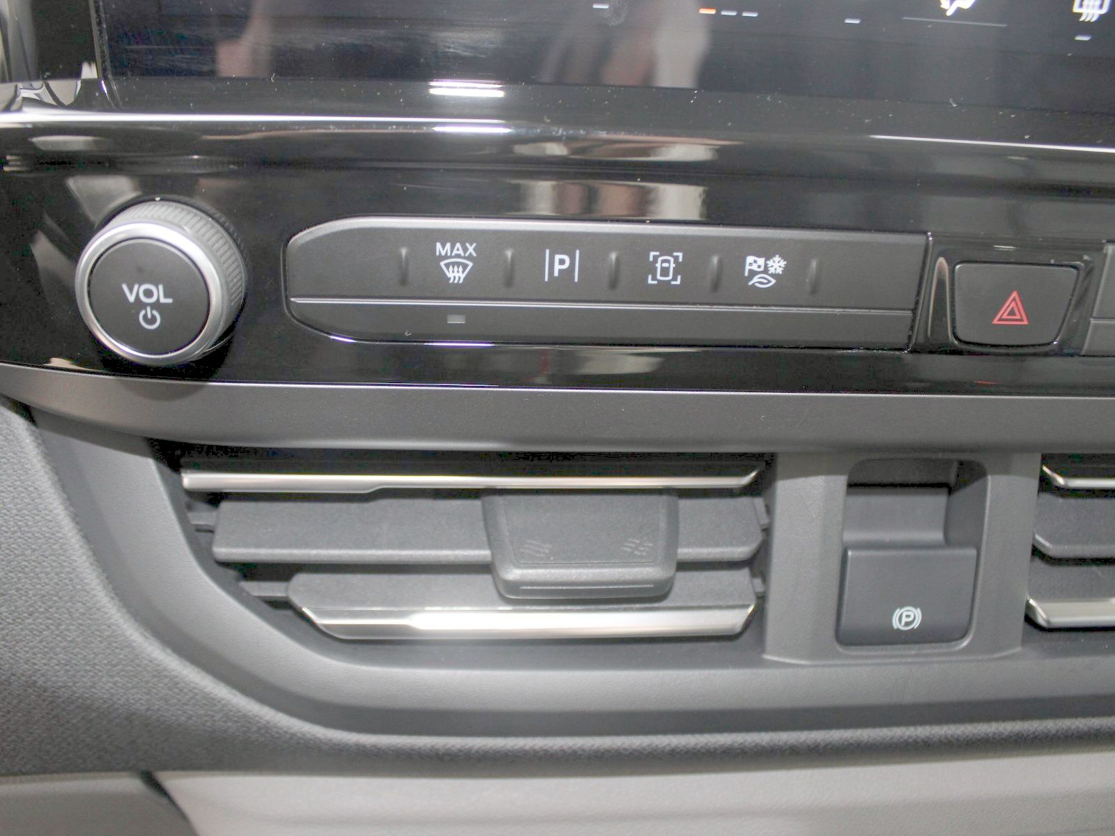 Fahrzeugabbildung Ford Tourneo Custom Plug-in Hybrid 340 L1 Titanium