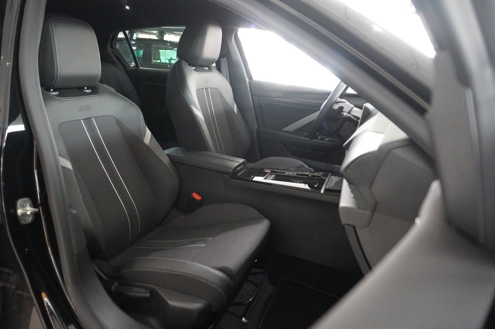 Fahrzeugabbildung Opel Astra L Lim. 1.6 HYBRID GS SPORT NAVI/LED/360°