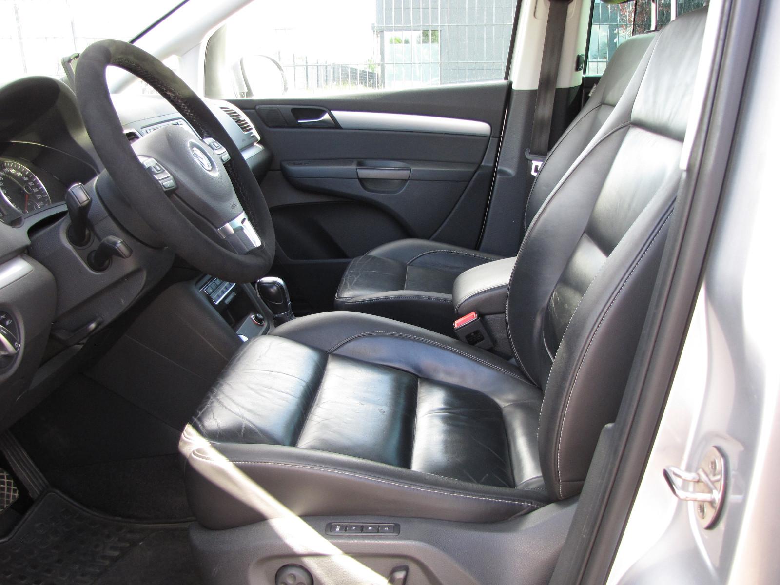 Volkswagen Highline+  Paket Panorama Leder Z-R NEU Kamera