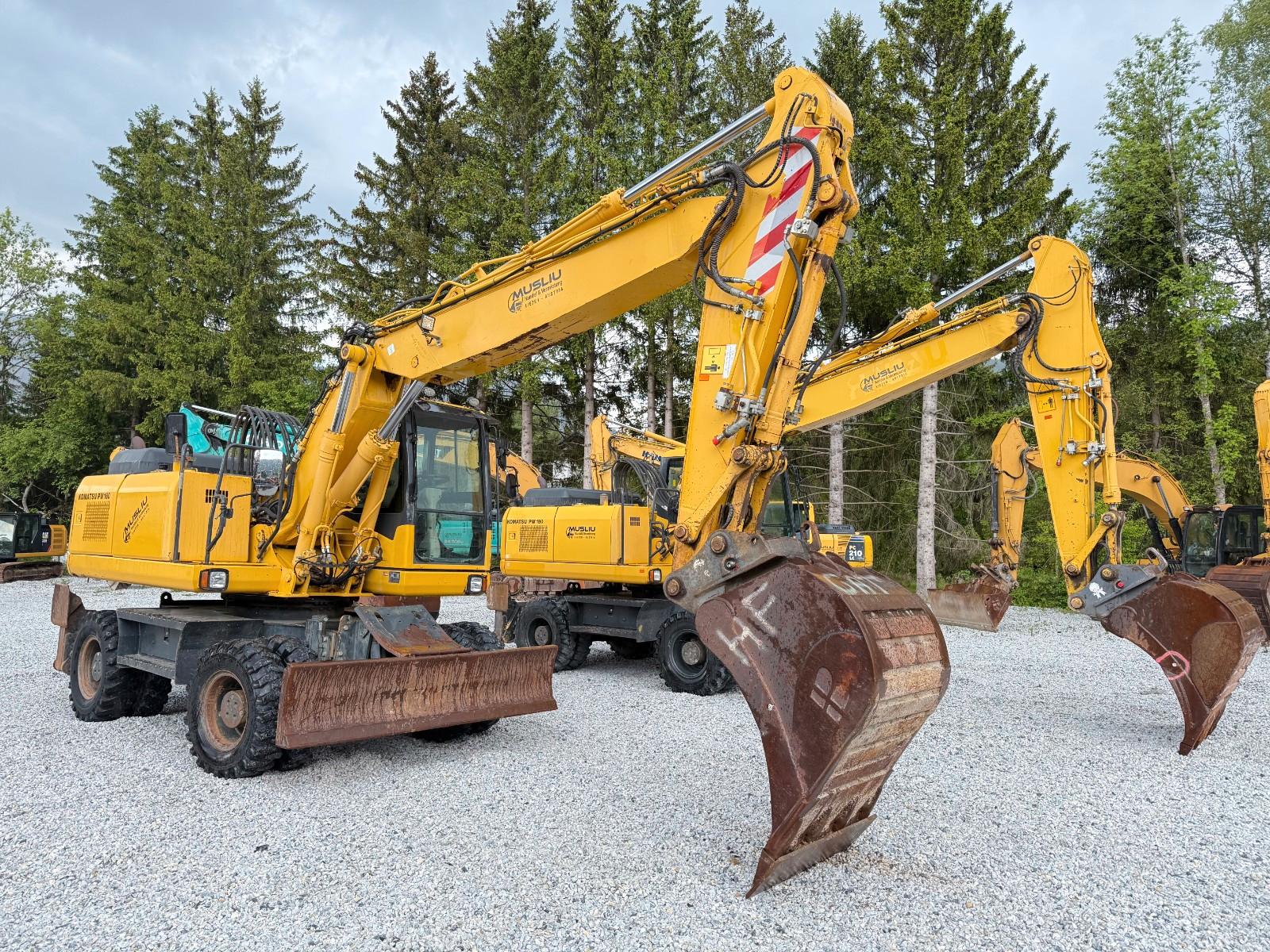 Komatsu 2 Stück PW 180-7E0 Schnellwechsler 2x Löffel Top