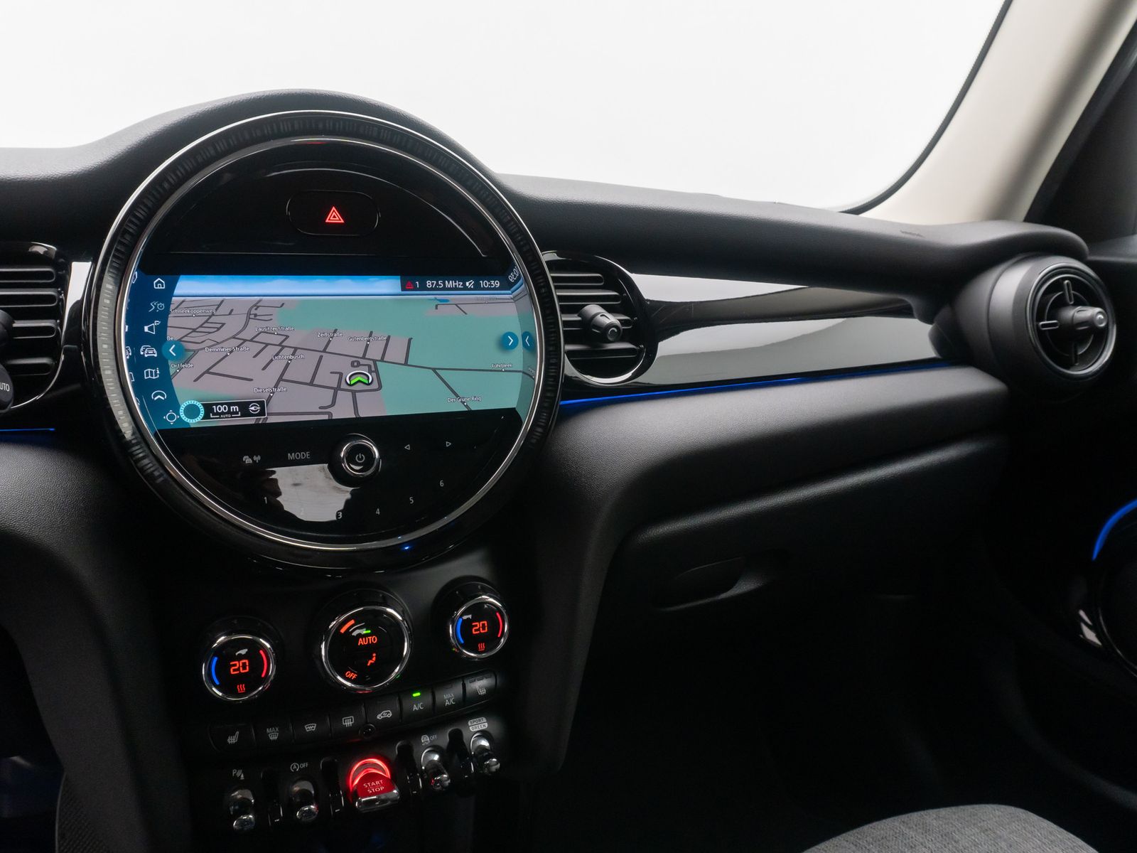 Fahrzeugabbildung MINI ONE ClassicTrim LED Navi Komfort Leder DAB Sport