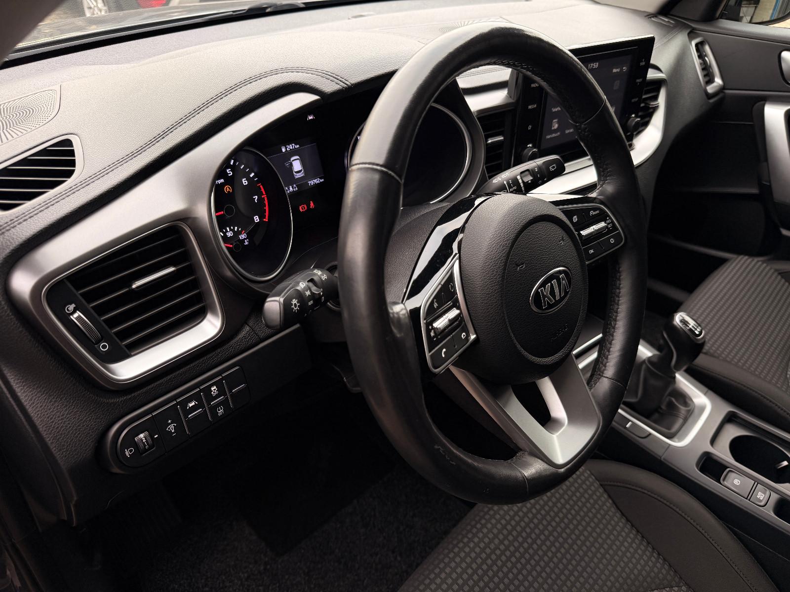 Kia Ceed 1.0 T-GDI 100 Attract/CarPlay/Android/Sitzh