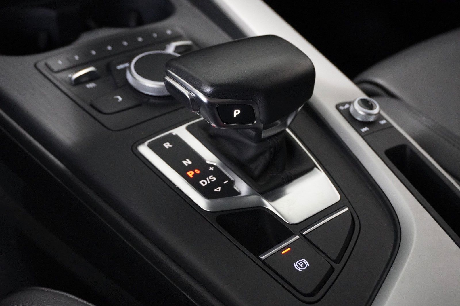 Fahrzeugabbildung Audi A4 Allroad quattro 45 TFSI LEDER/MMI/SHZ/LED/AHK