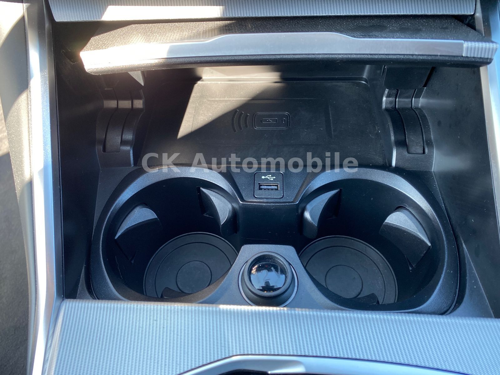 Fahrzeugabbildung BMW 320d xDrive Touring M-Sport/Navi/LED/ACC/360°Kam