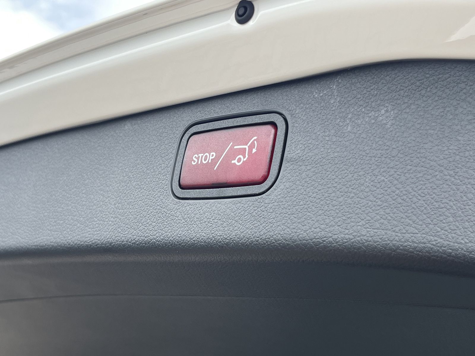 Fahrzeugabbildung Mercedes-Benz C 200T*Pano*AHK*AMG-Line*9G*LED**