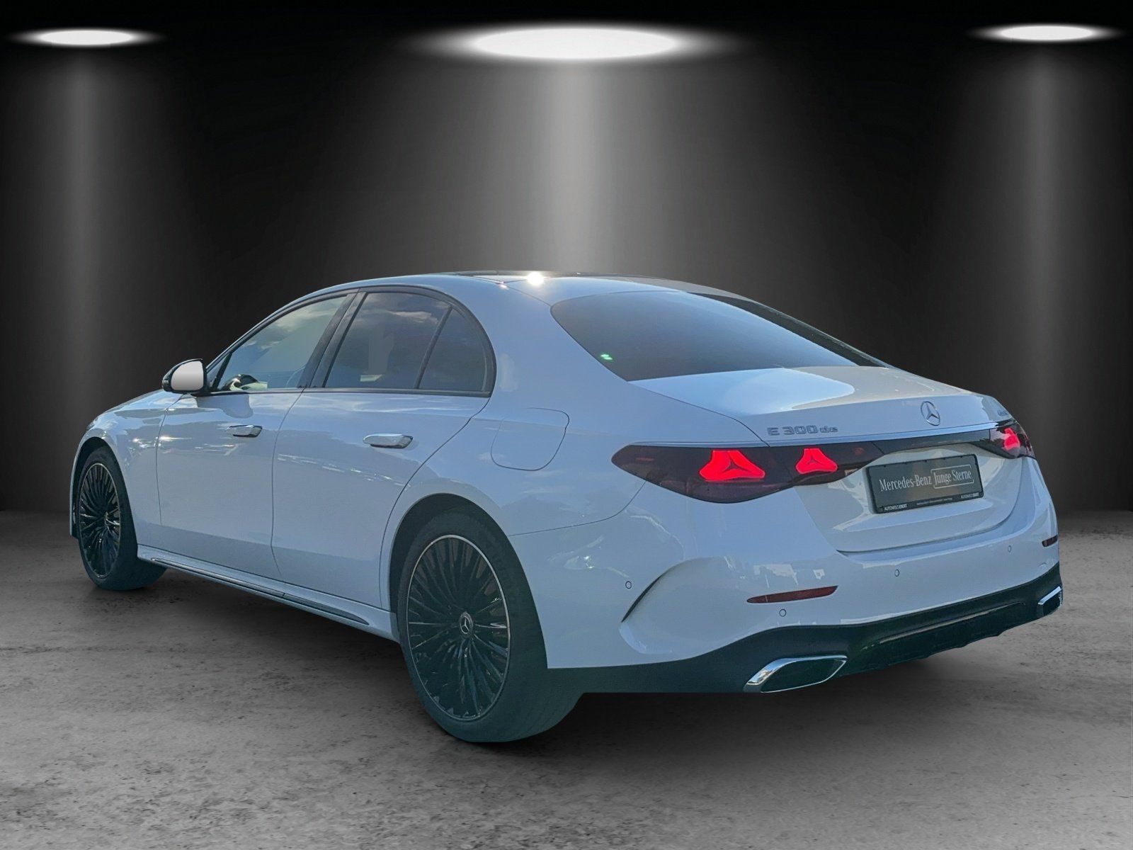 Fahrzeugabbildung Mercedes-Benz E 300 de 4M AMG Prem+ AIRMATIC Massage HAL €110k