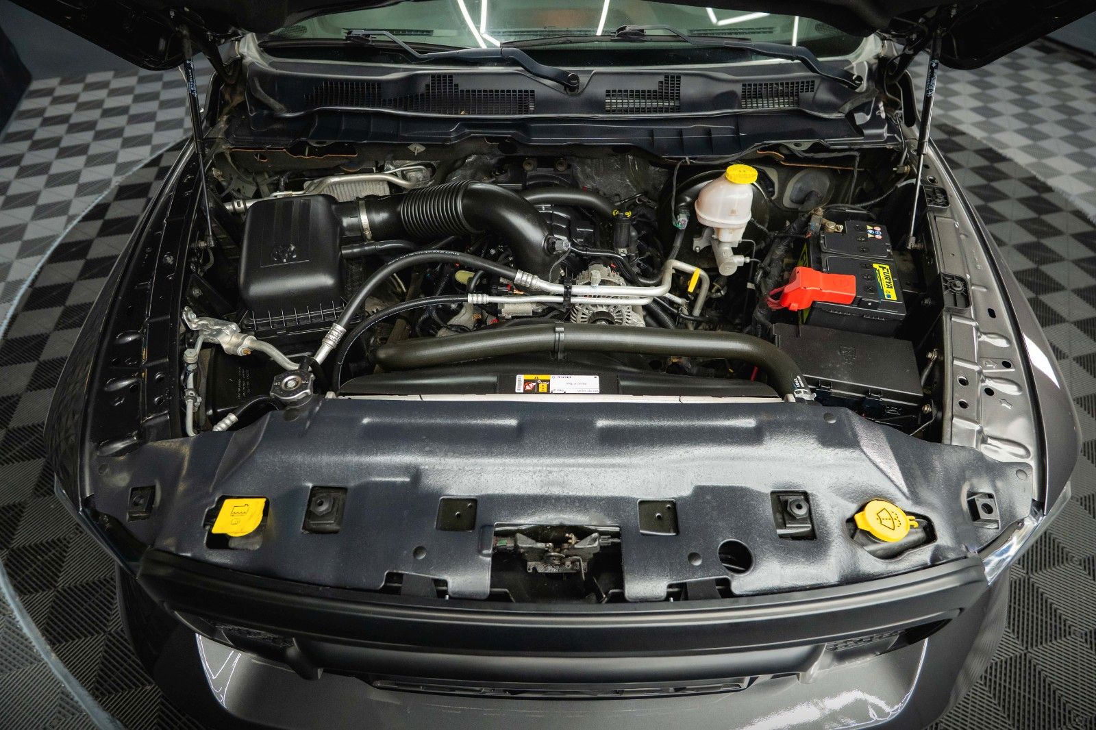 Fahrzeugabbildung Dodge RAM 5.7 V8 HEMI 4x4 OFFROAD Night-Paket *LED*AHK