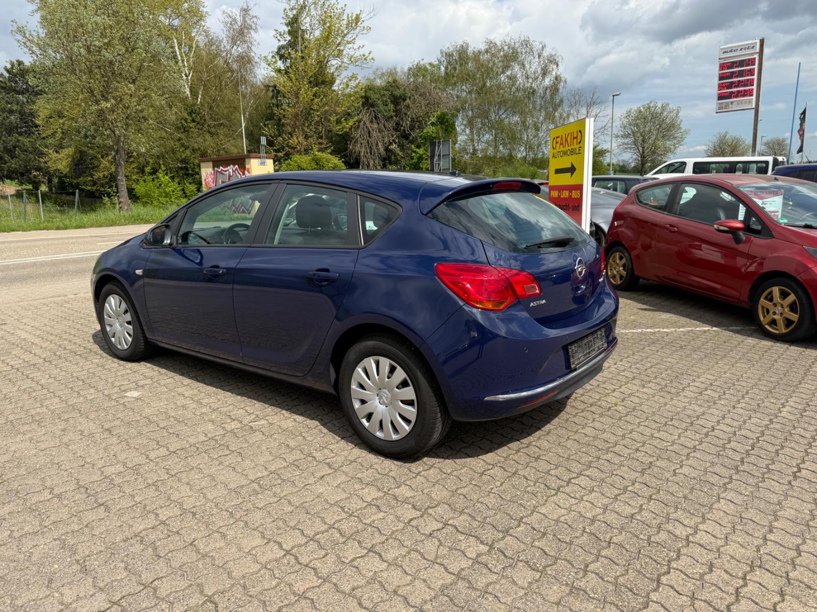Opel Astra J Lim. 5-trg. Edition