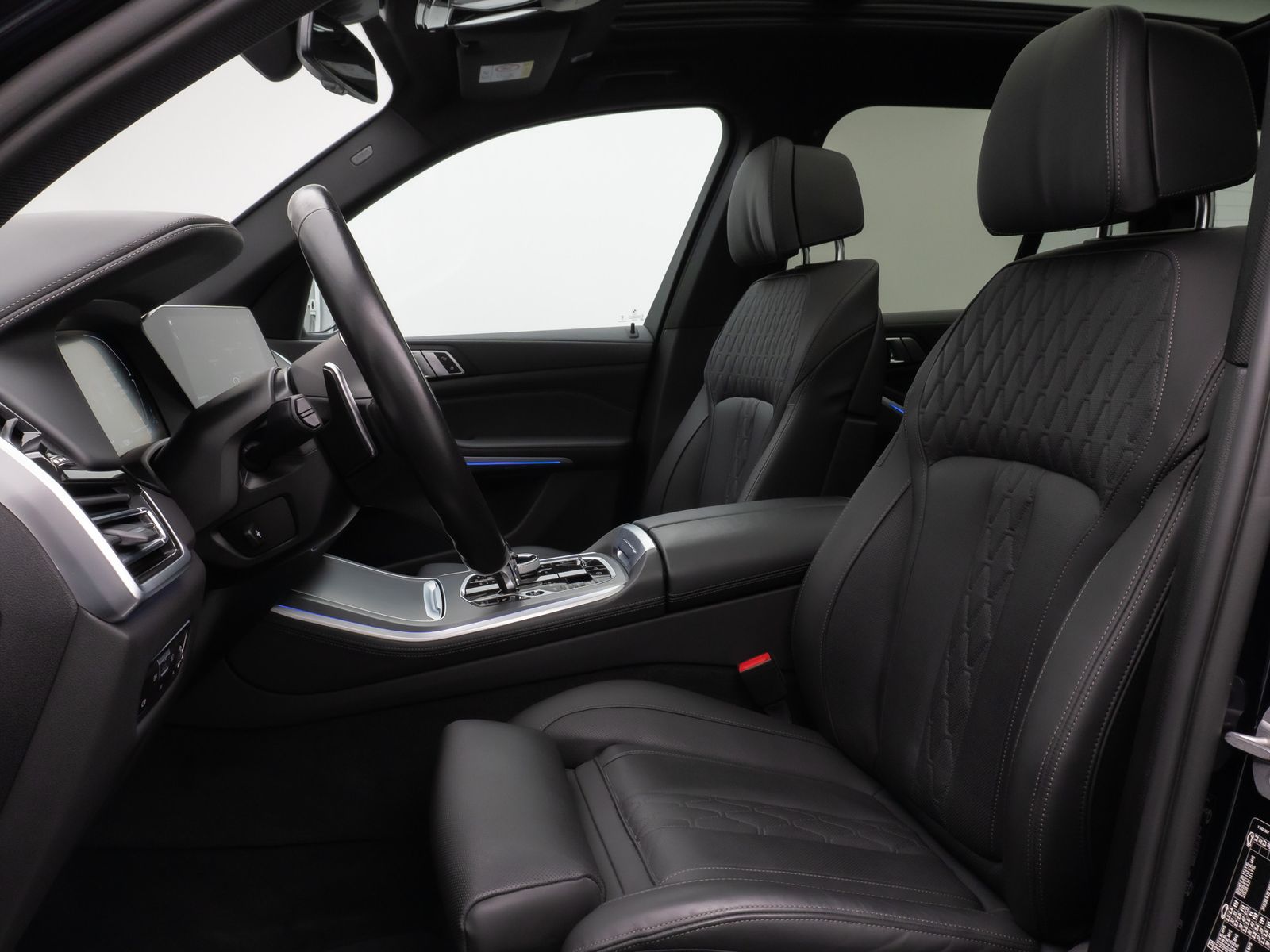 Fahrzeugabbildung BMW X5 xD40d M Sport Panorama Kamera HUD DAB Massage