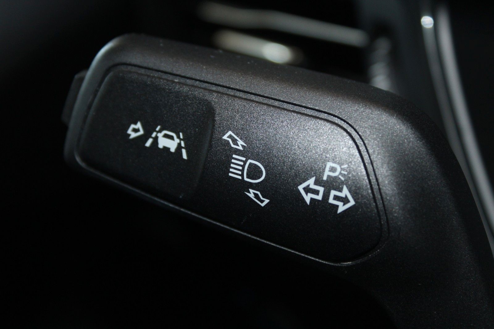 Fahrzeugabbildung Ford Focus Titanium Automatik AHK LED ACC WinterPak.