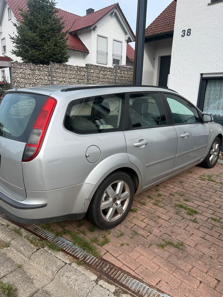 Ford Focus 2005 — салон