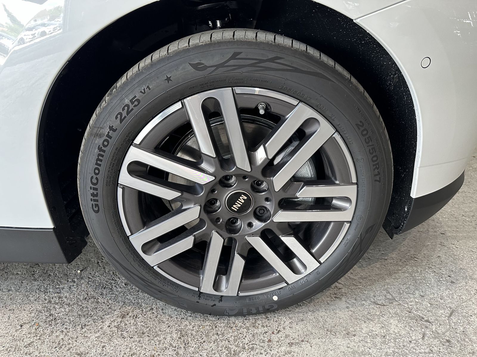 Fahrzeugabbildung MINI Cooper E Komfortzugang, 17" Parallel Spoke 2-ton