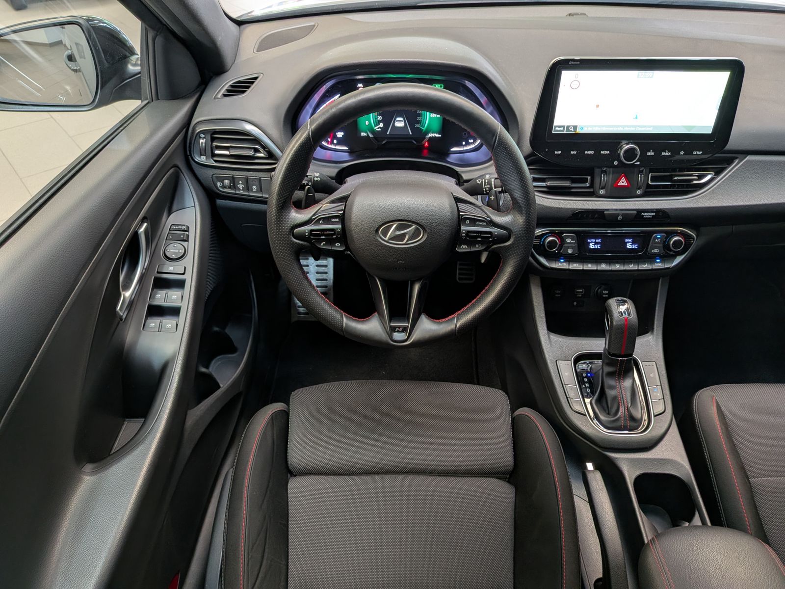 Fahrzeugabbildung Hyundai i30 1.5 N-Line LED*CARPLAY*CAM*PANO*KEYLESS*18"