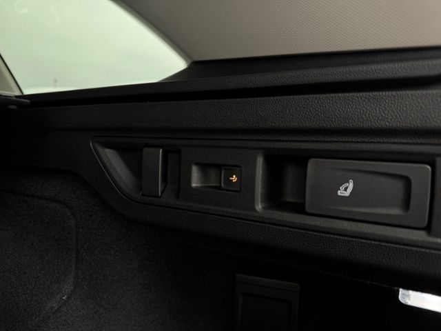 Fahrzeugabbildung Volkswagen Passat Business 1.5 eTSI DSG APP LED NAVI SHZG