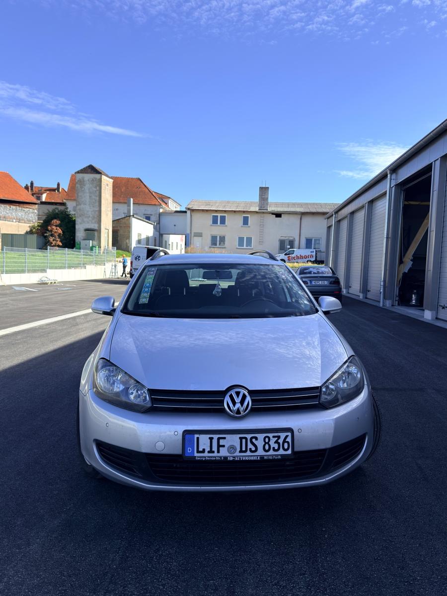 Volkswagen Golf 2010 — rear view