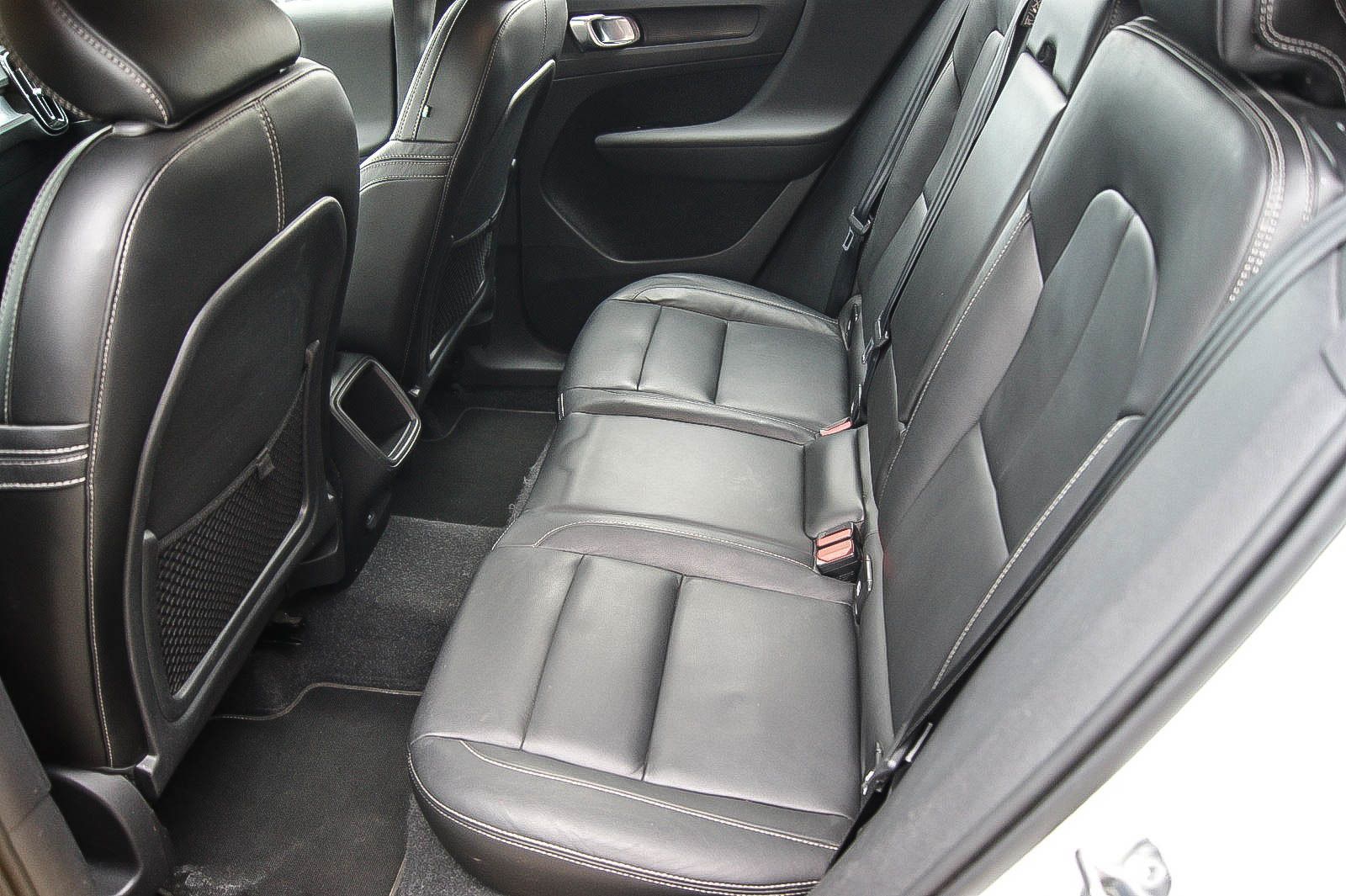 Fahrzeugabbildung Volvo XC40 D4 Momentum Pro AWD 4x4 LEDER ANHZV PRO-PAK