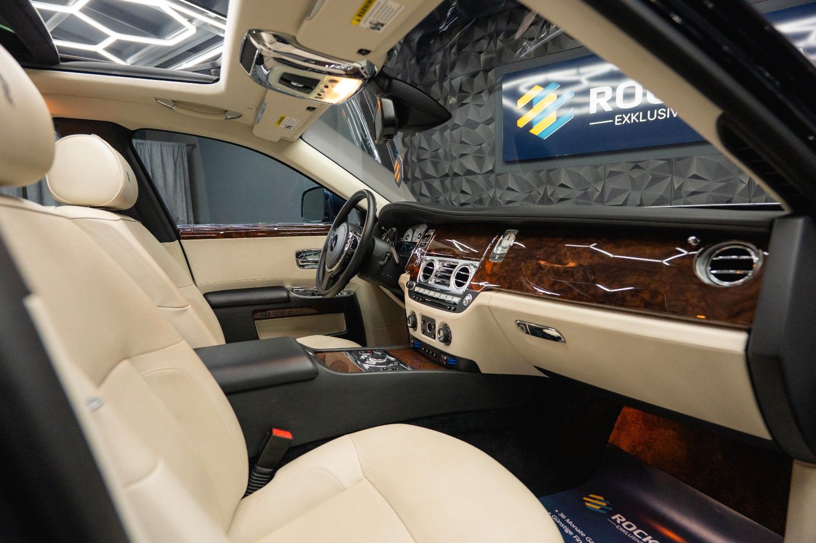 Fahrzeugabbildung Rolls-Royce Ghost V12 Full Service *Panorama*TV*360*HU*19%*