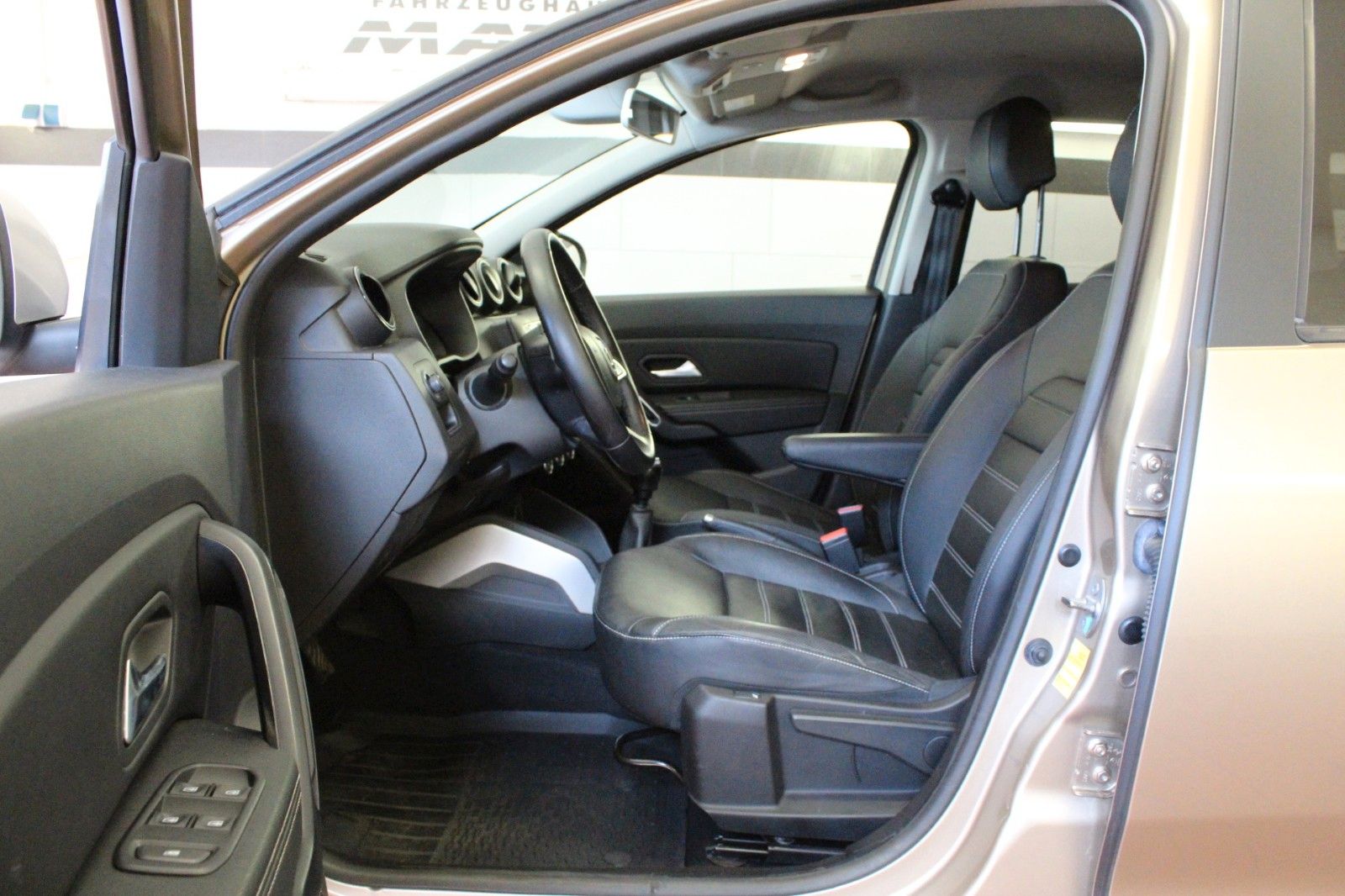 Fahrzeugabbildung Dacia Duster TCE 125 Prestige AHK*Leder *Navi