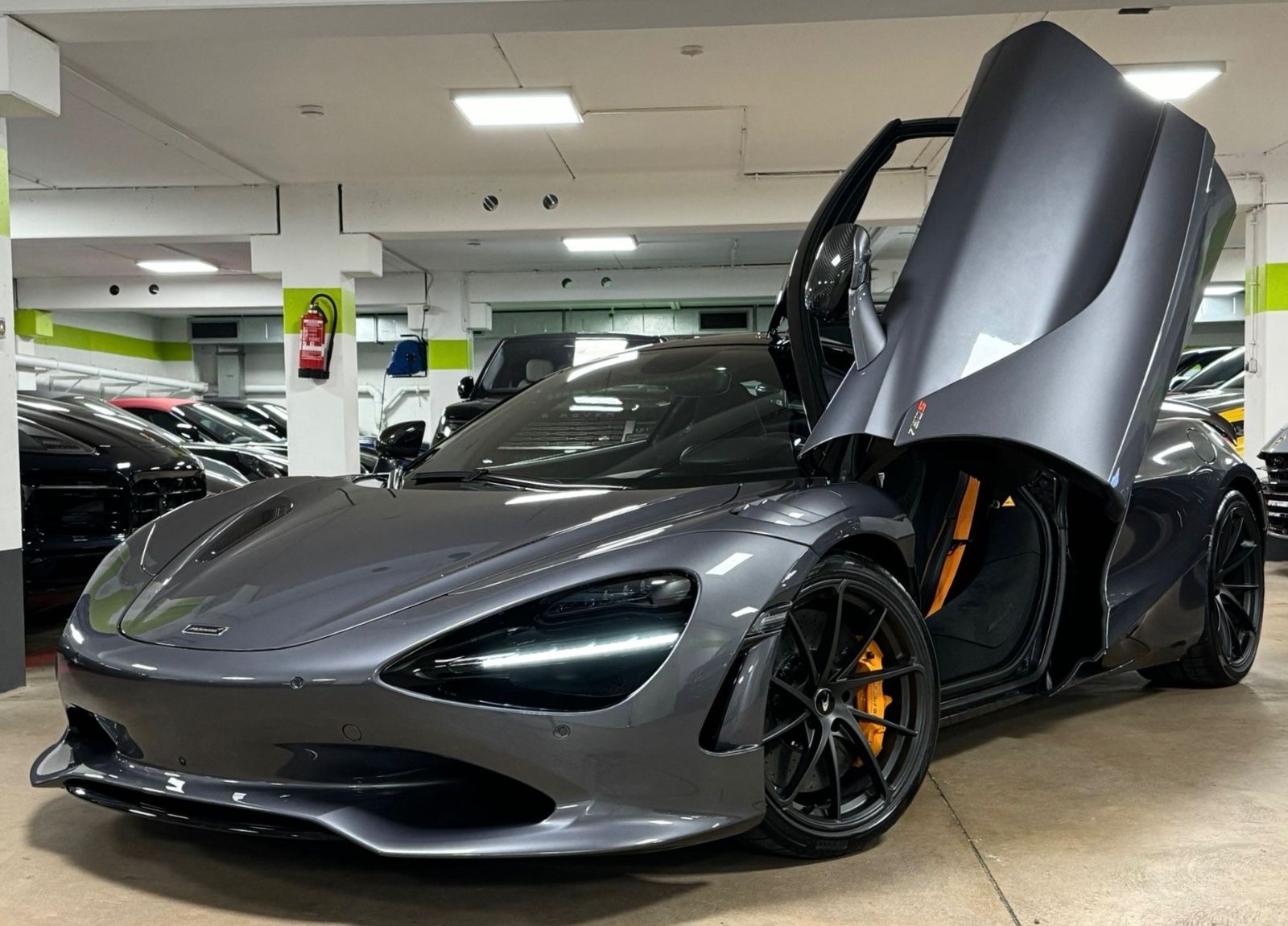 Fahrzeugabbildung McLaren 750S COUPE MY25 CARBON EXT&INT B&W LIFT FULLOPT!