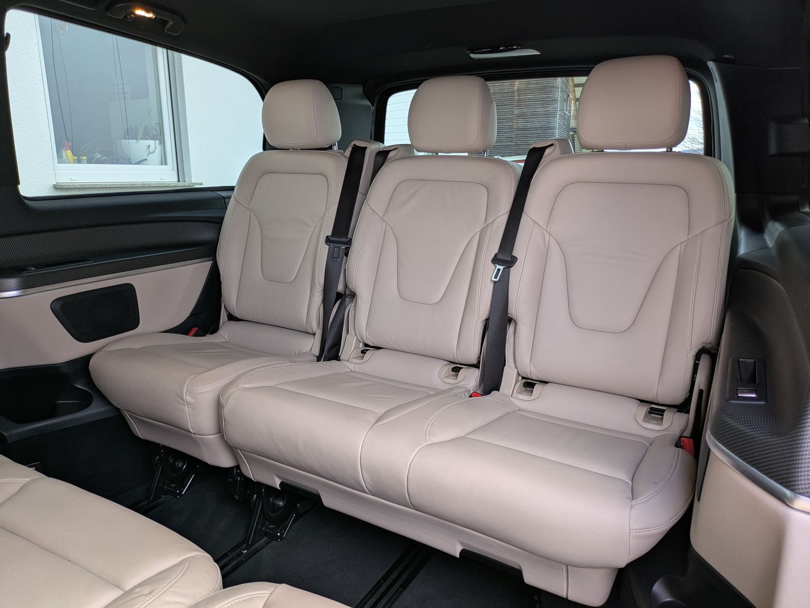 Fahrzeugabbildung Mercedes-Benz V 300 d AVANTGARDE 4MATIC lang AMG*PANO*LED*DIST