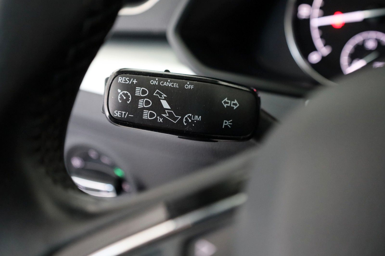 Fahrzeugabbildung SKODA Superb Combi Ambition Navi,Bi-Xenon,Kamera,SR+WR