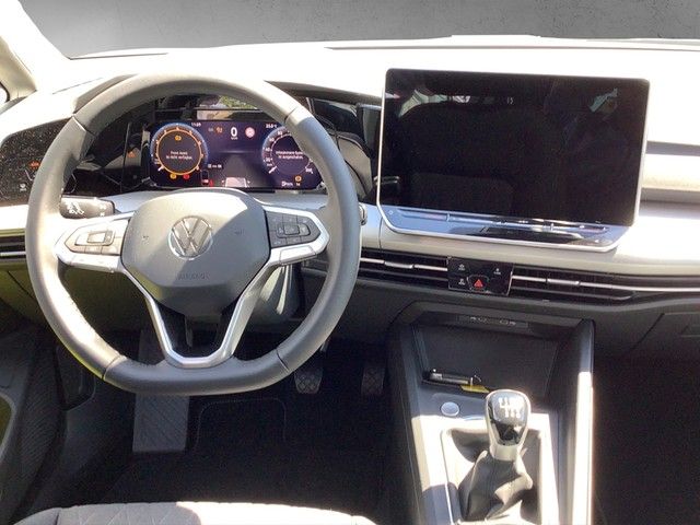 Fahrzeugabbildung Volkswagen Golf VIII TSI Life Pano AHK ACC