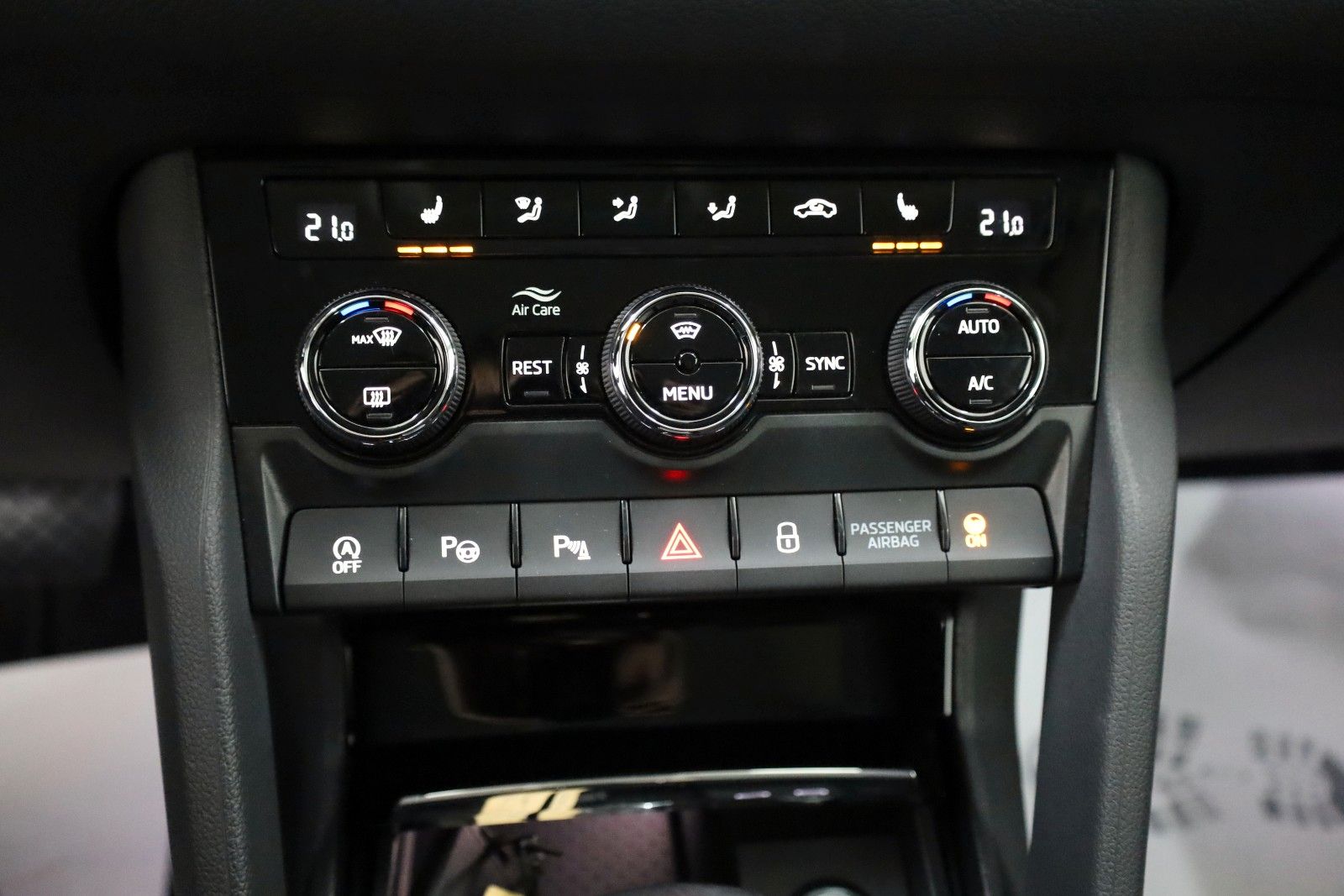 Fahrzeugabbildung SKODA Kodiaq Tour,Navi,LED,4xSH,Kamera,ACC, SR+WR
