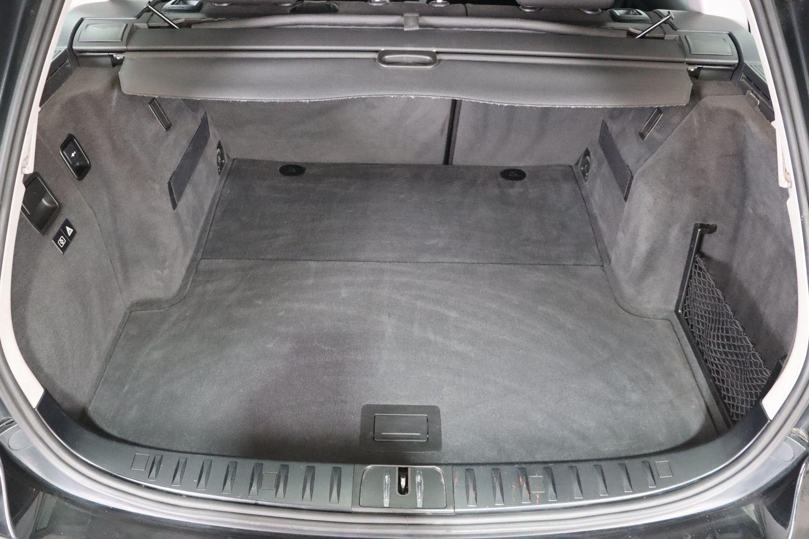 Fahrzeugabbildung BMW 320i touring * Sitzhzg. * Navi